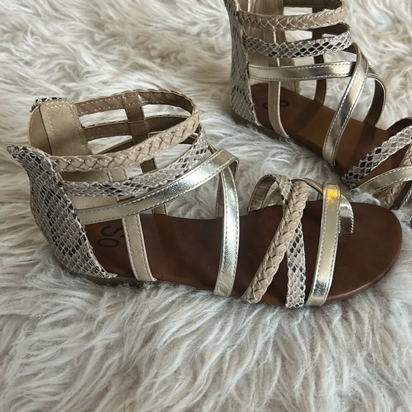 Sandals - Picture 2 of 8